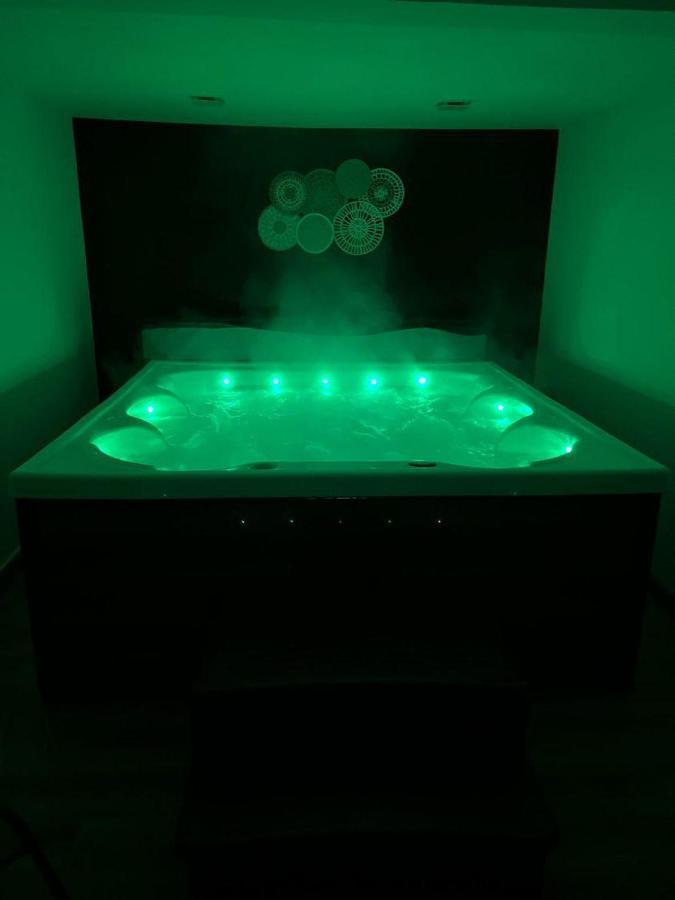 Roulotte La Boheme Est Son Spa En Baie De Somme Arrest Exterior photo